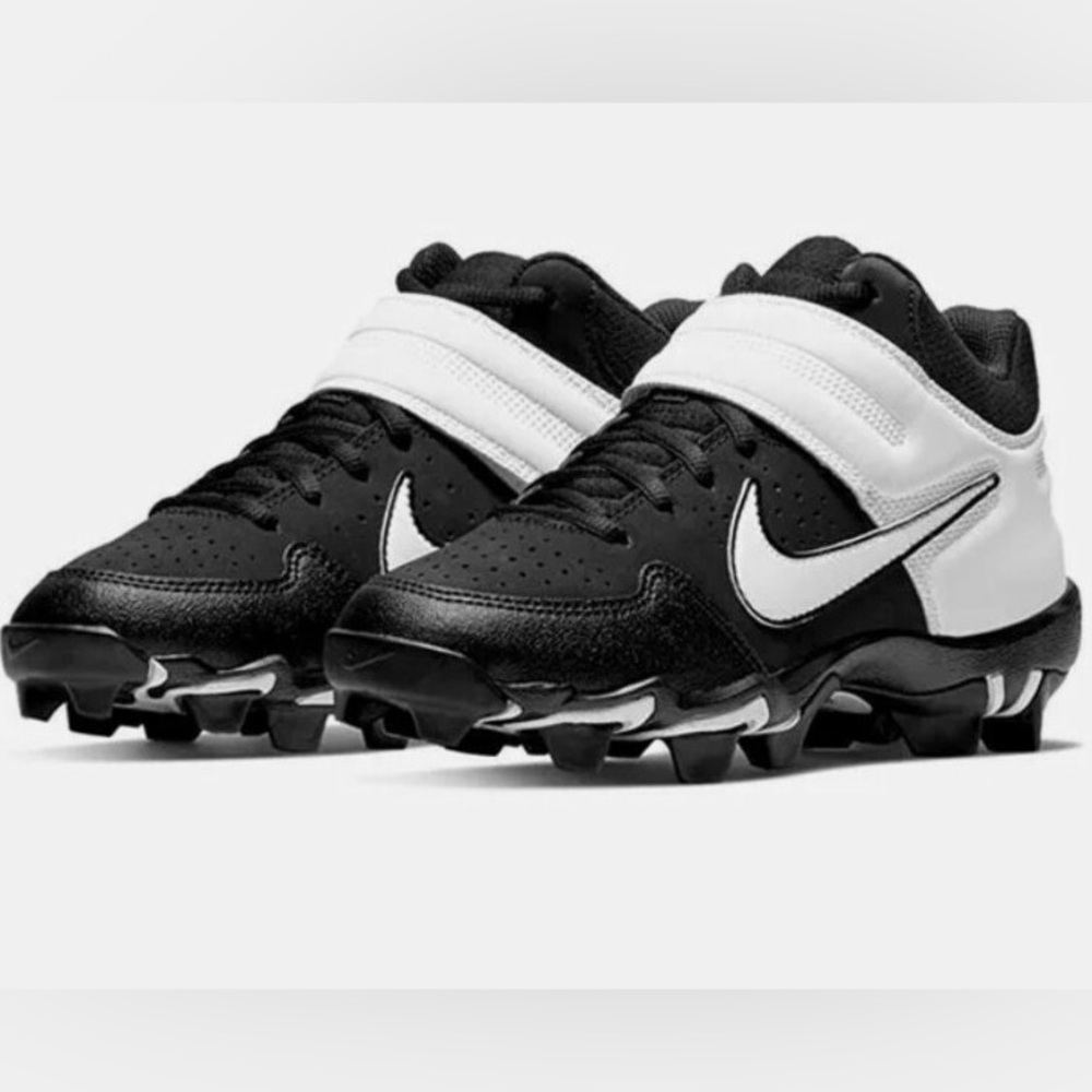 Nike Alpha Athletic Cleats
